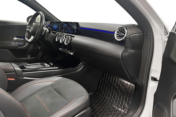 Mercedes-Benz A250 e 10 of 16