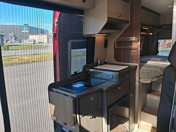 Pössl Roadcar 600L/Långbädd Under 6m/Solceller/Dragkrok/Plåtis 6 of 23