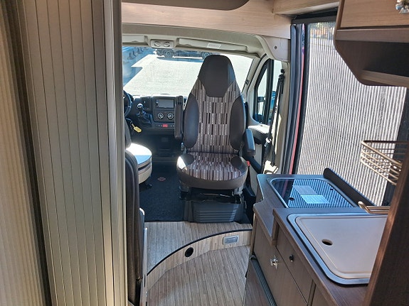 Pössl Roadcar 600L/Långbädd Under 6m/Solceller/Dragkrok/Plåtis 15 of 23