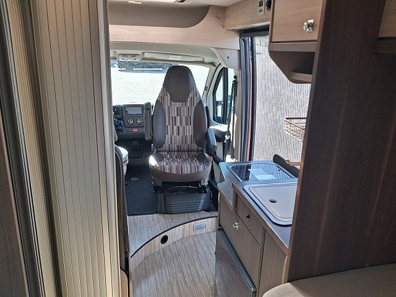 Pössl Roadcar 600L/Långbädd Under 6m/Solceller/Dragkrok/Plåtis 16 of 23