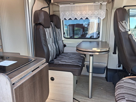 Pössl Roadcar 600L/Långbädd Under 6m/Solceller/Dragkrok/Plåtis 17 of 23