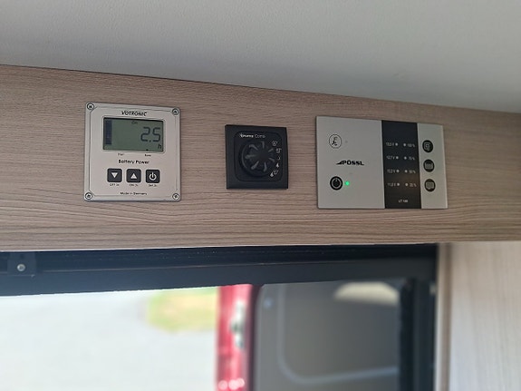 Pössl Roadcar 600L/Långbädd Under 6m/Solceller/Dragkrok/Plåtis 18 of 23