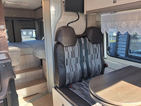 Pössl Roadcar 600L/Långbädd Under 6m/Solceller/Dragkrok/Plåtis 5 of 23