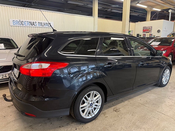 Ford Focus 2 of 12