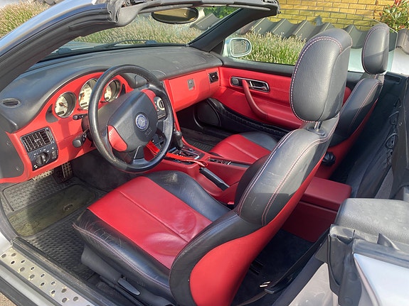 Mercedes-Benz SLK230 4 of 6