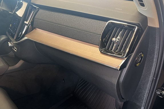 Volvo XC90 16 of 26