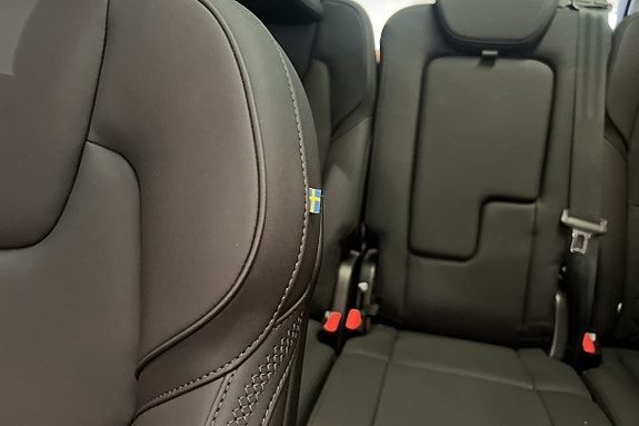 Volvo XC90 18 of 26
