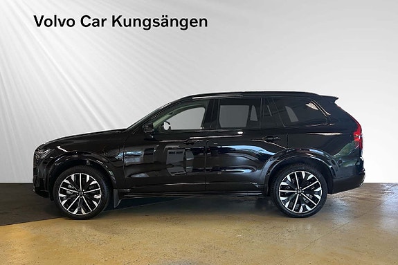 Volvo XC90 3 of 26