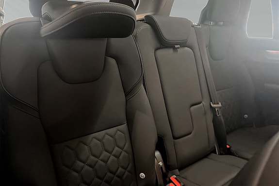 Volvo XC90 11 of 26