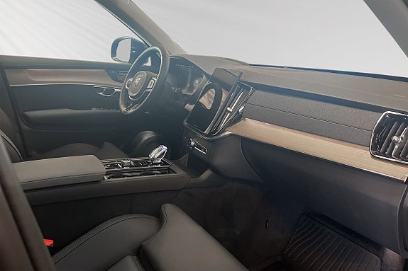 Volvo XC90 10 of 26