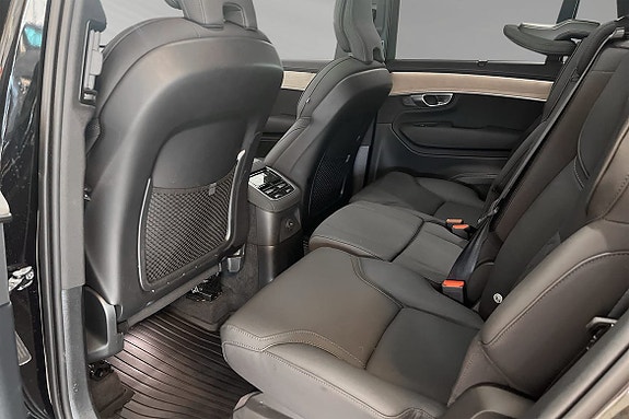 Volvo XC90 8 of 26