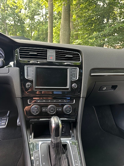 Volkswagen Golf VII 3 of 4
