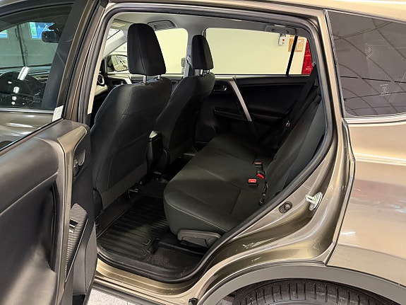 Toyota RAV4 10 of 12