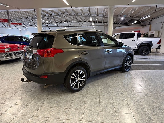 Toyota RAV4 5 of 12