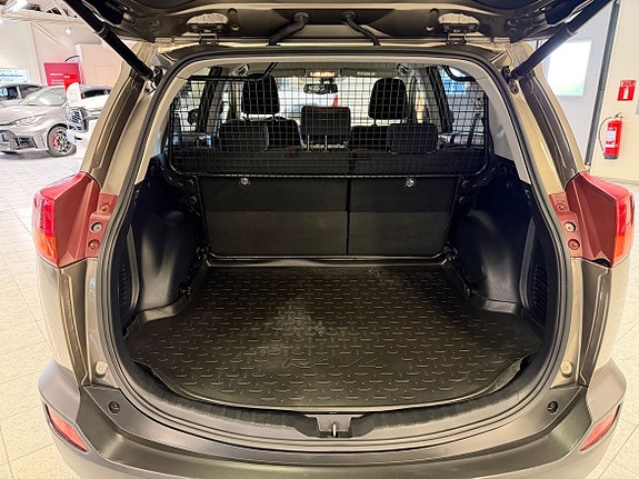 Toyota RAV4 11 of 12