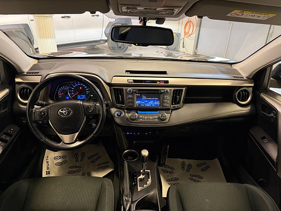 Toyota RAV4 12 of 12