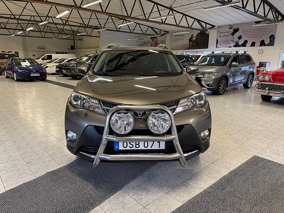 Toyota RAV4 2 of 12