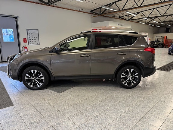 Toyota RAV4 8 of 12