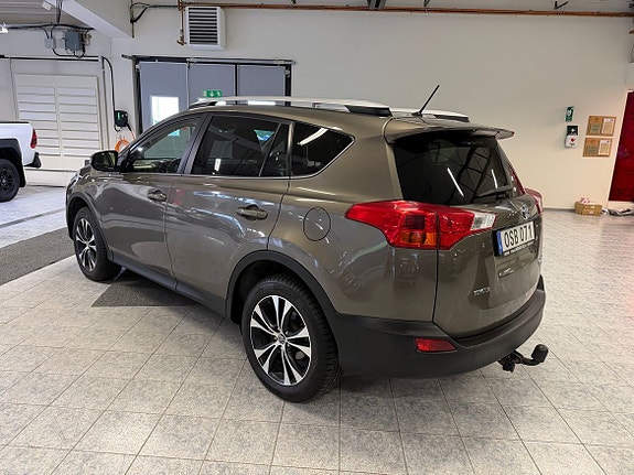 Toyota RAV4 7 of 12