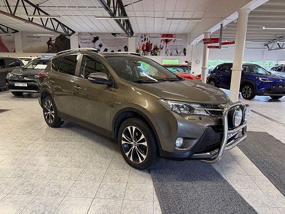 Toyota RAV4 3 of 12