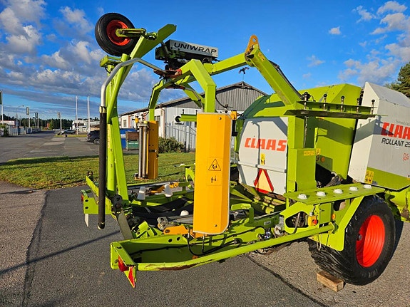 Claas 255 Uniwrap , Elho W-tvin 600 , Agrimaster släntklippa 3 of 12