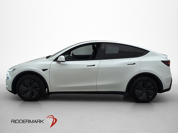 Tesla Model Y 8 of 30