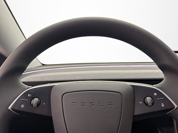 Tesla Model Y 15 of 30