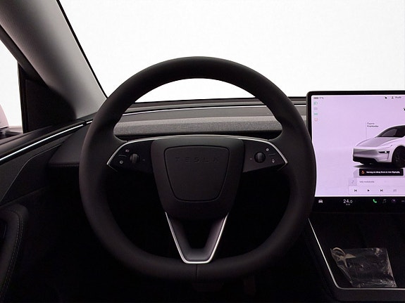 Tesla Model Y 14 of 30