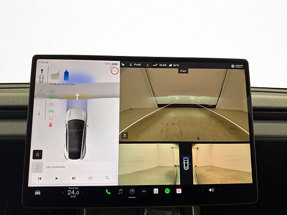 Tesla Model Y 18 of 30