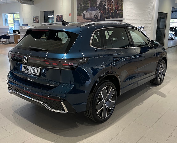 Volkswagen Tiguan 2 of 7
