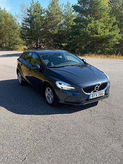 Volvo V40 3 of 5