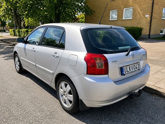 Toyota Corolla 4 of 5