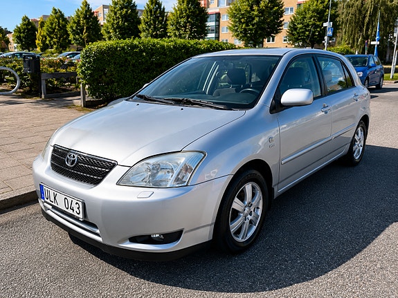 Toyota Corolla 2 of 5