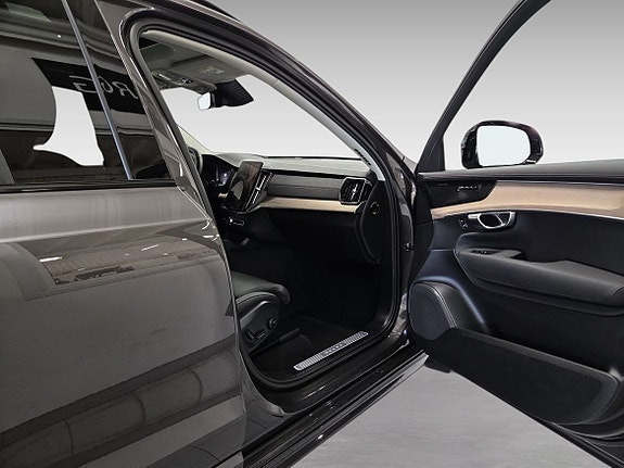 Volvo XC90 12 of 16