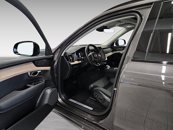 Volvo XC90 11 of 16