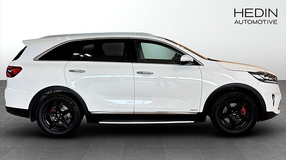 Kia Sorento 6 of 12