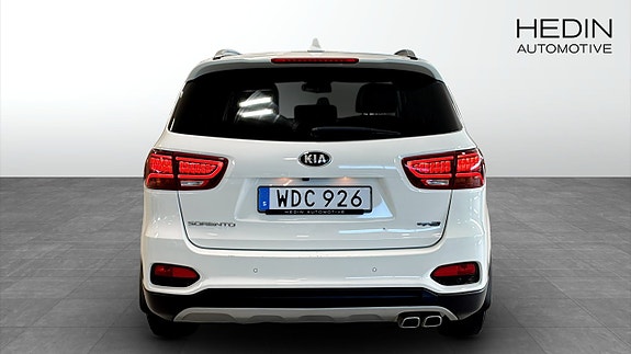 Kia Sorento 4 of 12