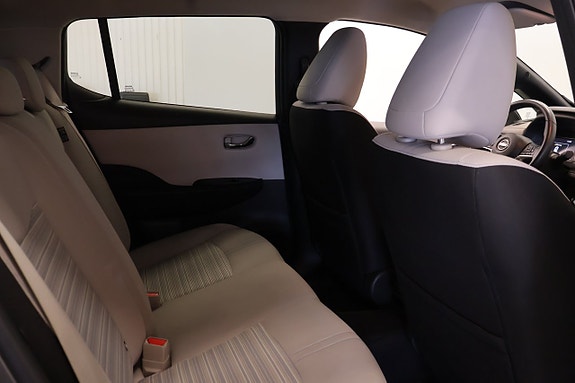 Nissan Leaf 7 of 11