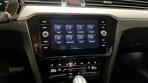 Volkswagen Passat 9 of 13
