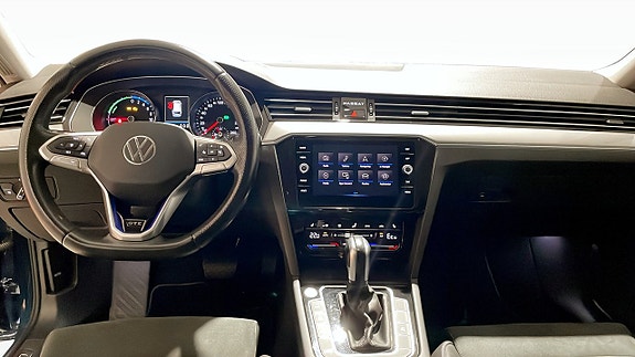 Volkswagen Passat 10 of 13