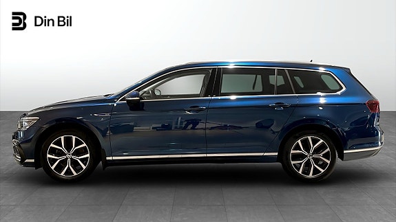 Volkswagen Passat 2 of 13