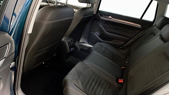 Volkswagen Passat 11 of 13