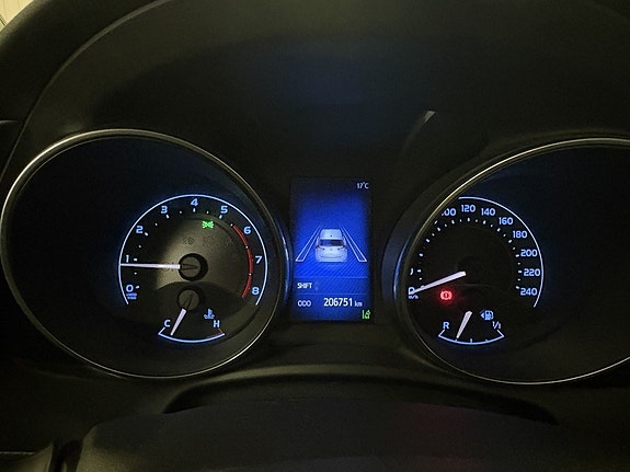 Toyota Auris 18 of 21