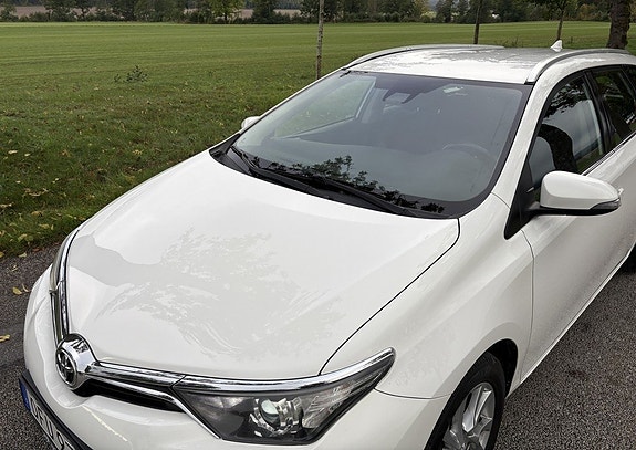 Toyota Auris 6 of 30