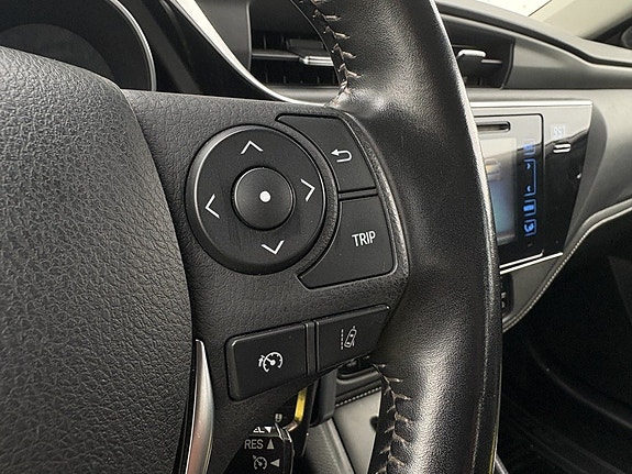 Toyota Auris 14 of 30
