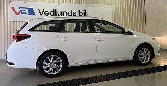 Toyota Auris 4 of 21