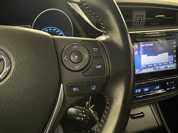 Toyota Auris 14 of 21