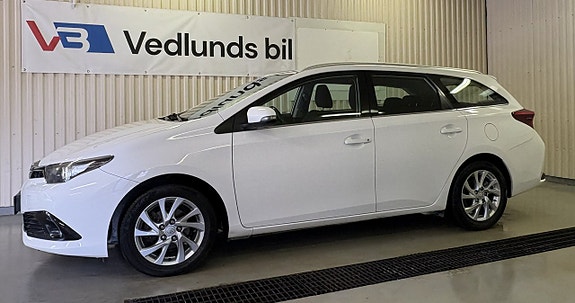 Toyota Auris 2 of 21