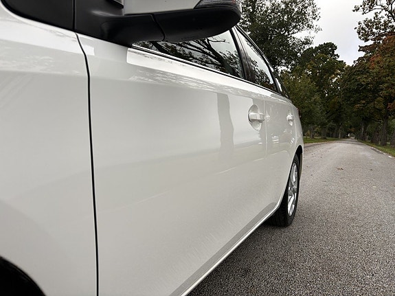 Toyota Auris 28 of 30