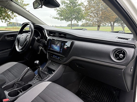 Toyota Auris 19 of 30